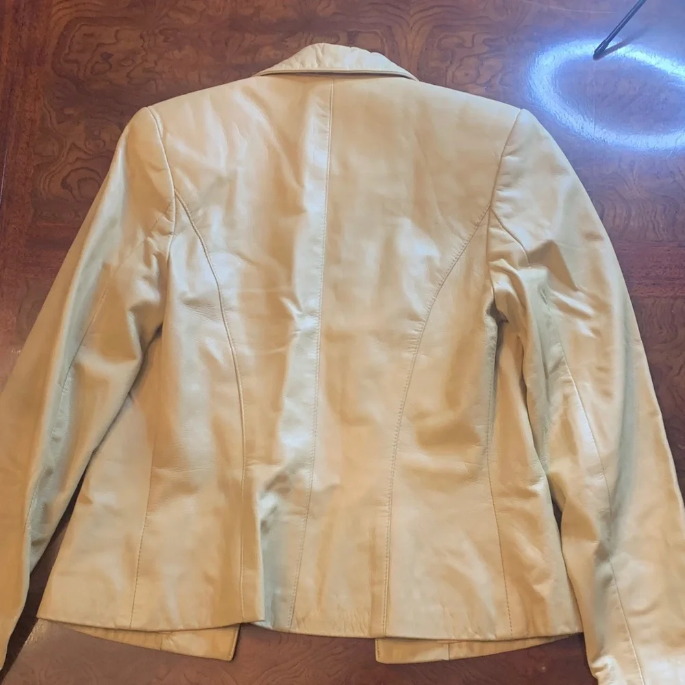 Vintage Camel Danier Women's Leather Button-Up Jacket